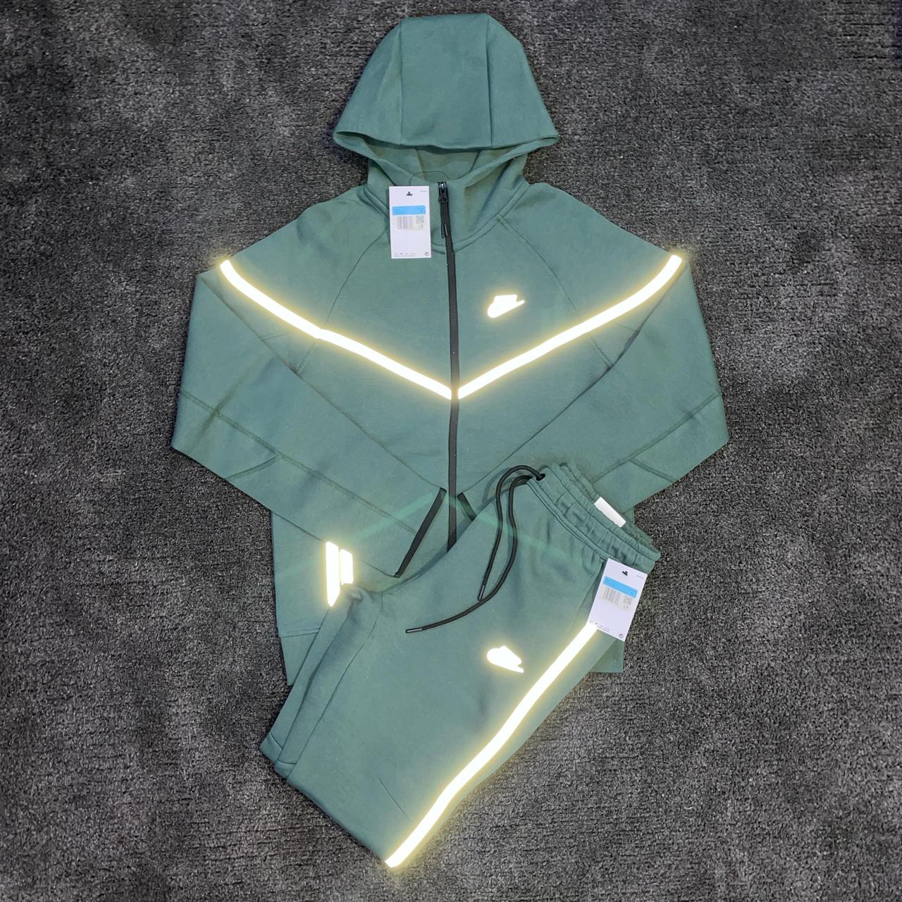 Nike Men's Green Tracksuit Nike Men's Green Tracksuit - Image 1