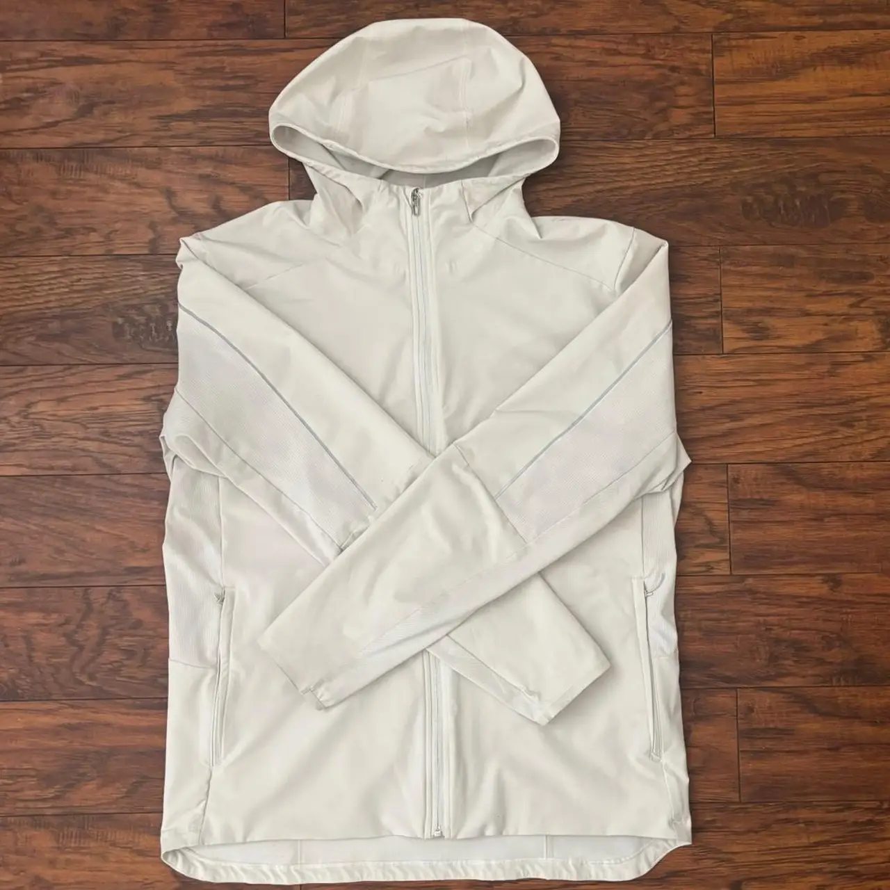 P0 (12) Lululemon Men's White Jacket - Image 1