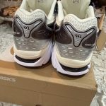 ASICS Men's White and Grey Trainers - Image 2