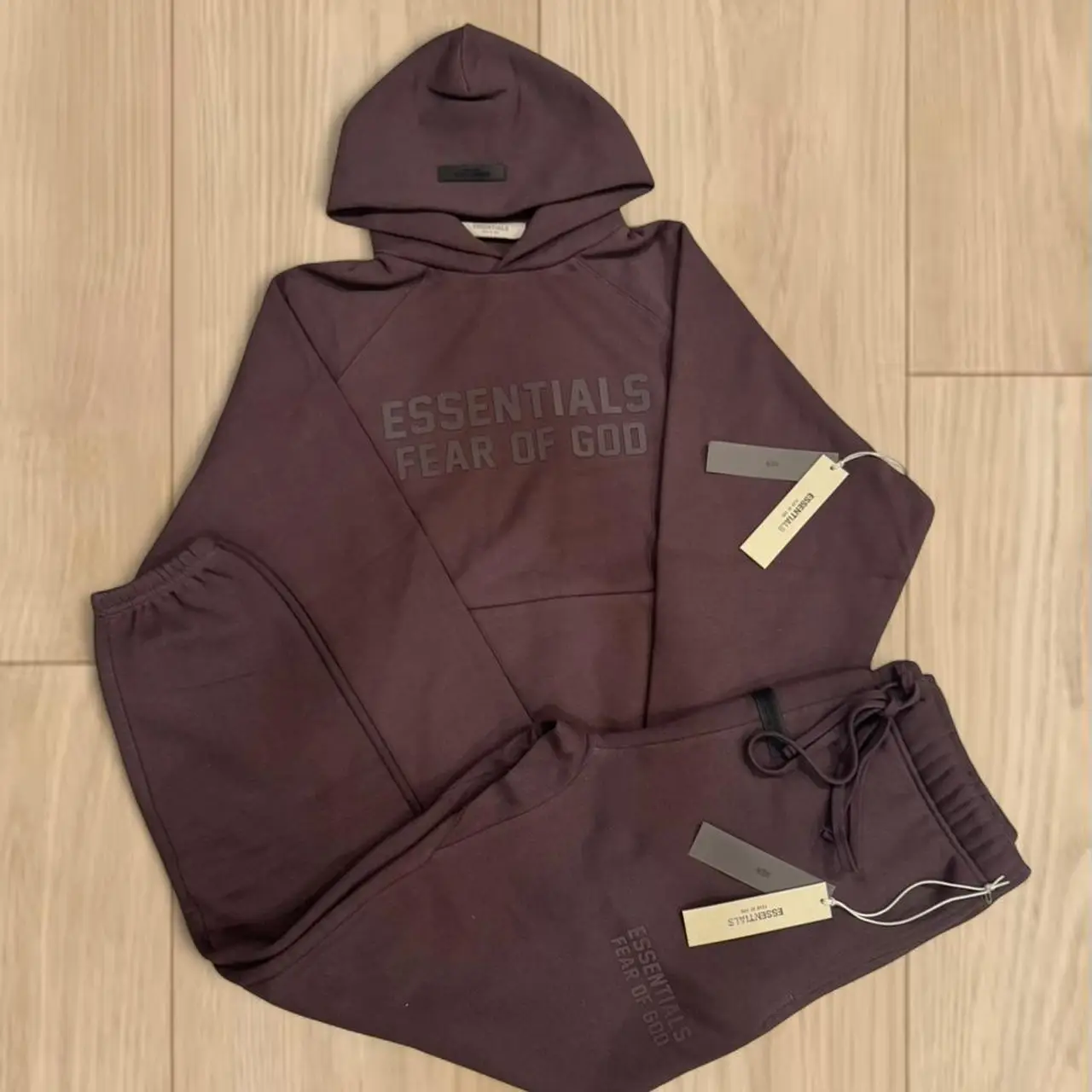 P0 (9) Essentials Men's Burgundy Set - Image 1