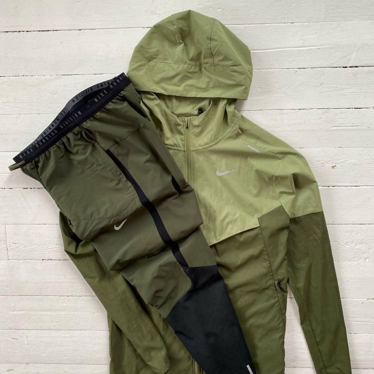 P0 (76) Nike Men's Khaki and Green Miller Set - Image 1